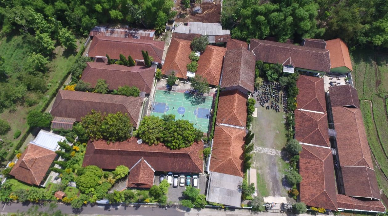 SMA NEGERI I SLOGOHIMO